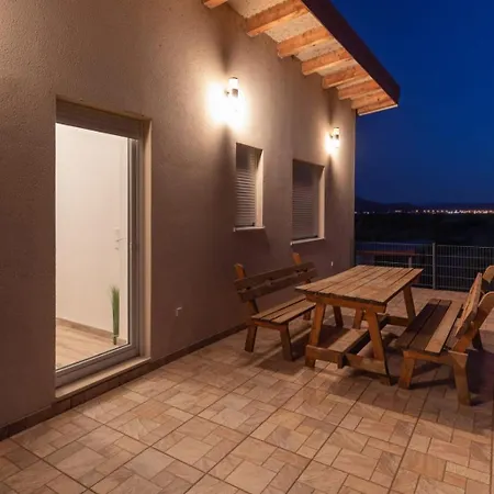 House Opuzen Ii *