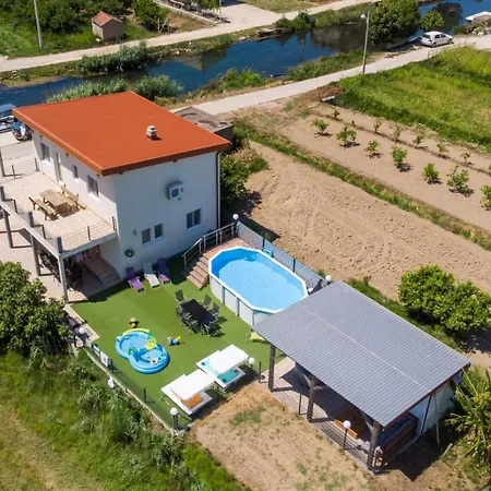House Opuzen Ii