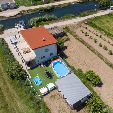 House Opuzen Ii