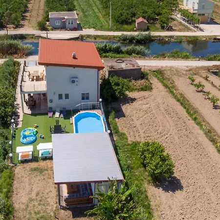 House Opuzen Ii Vikendica *